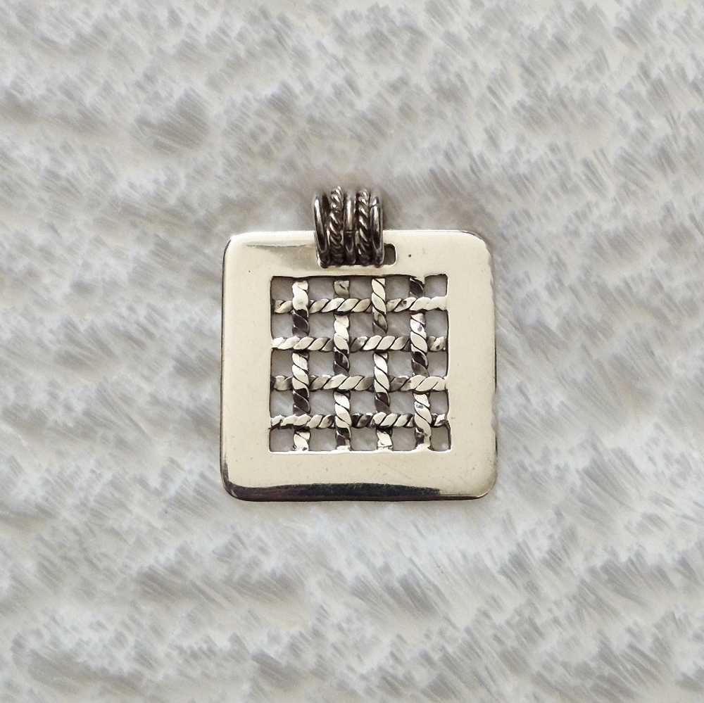 925 Vintage Sterling Silver Woven Square Pendant - Picture 3 of 7